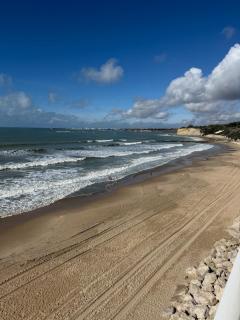 Bahia Beachfront Apartment - 8