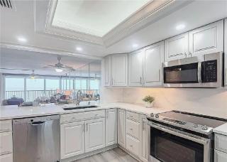 Luxury Two Bedroom Beachfront Condo with Panoramic Gulf Views - Fort Myers Beach - 1