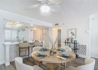 Luxury Two Bedroom Beachfront Condo with Panoramic Gulf Views - Fort Myers Beach - 3