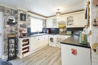 Host & Stay - The Cheeky Squirrel - 9