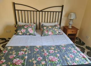 4 Bed House Sleeps 8 - Garden and Pets Welcome - 6