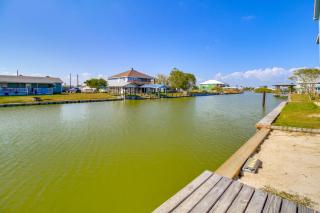 Canal-Front Home with Deck 6 Mi to Rockport Beach - 9
