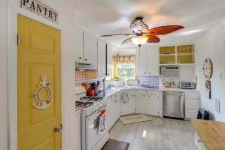 Canal-Front Home with Deck 6 Mi to Rockport Beach - 8