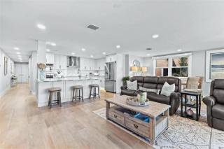 Elegant Two Bedroom Waterfront Condo with Gulf Views - 8