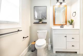 Lovely 2bed with Patio 4blks from Downtown - 9