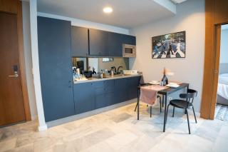 Cedar Stays Appartement 1 chambre salon, parking, climatisation, Wifi, balcon - 6