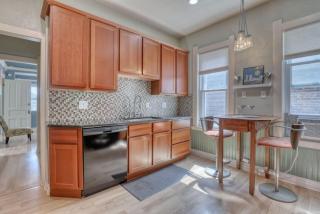 6BR Spacious Bay View Duplex, Sleeps 12, Near DT - 9