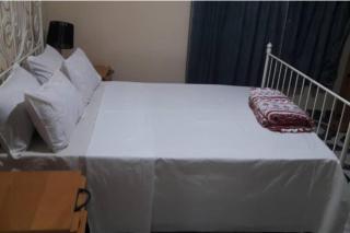 4 Bed House Sleeps 8 - Garden and Pets Welcome - 4