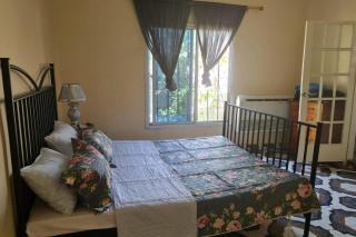 4 Bed House Sleeps 8 - Garden and Pets Welcome - 1