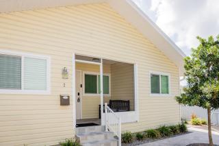 Cozy Coastal Cottage Whole House Sleeps 10 - 4