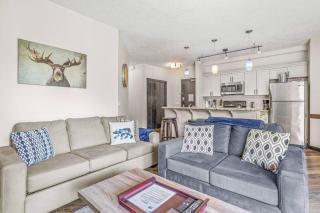 2BR Scenic Rockies Retreat BBQ Hot Tub and Pool - 2