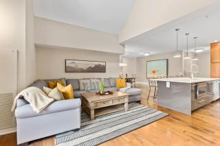 LUXUS 4BR Penthouse 2500sqft with Private Hot Tub - 2