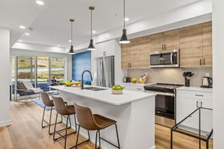 Brand New 1BR Canmore Retreat Hot Tub, Sauna, Gym - 7