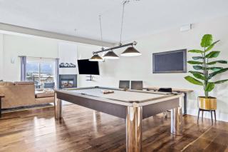 Mountain View Penthouse 3BR with Private Hot Tub - 9