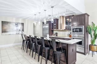 Mountain View Penthouse 3BR with Private Hot Tub - 3