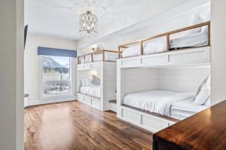 Mountain View Penthouse 3BR with Private Hot Tub - 1