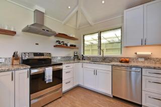 International Colony Club 20 · ICC 20 Remodeled 2BD Hawaiian Co - 7
