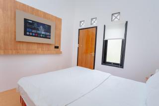 DE Homestay pusat kota Banyuwangi - 8