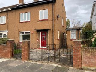 Free Driveway Parking, Fast WIFI, Ideal for long term contractor, etc stays - Dwellcome Home Ltd 3 Bedroom Boldon House - see our site for assurance - 0