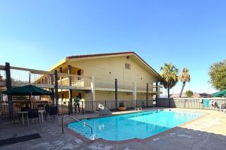 Townhouse Garden Inn & Suites San Antonio I 35 - 8