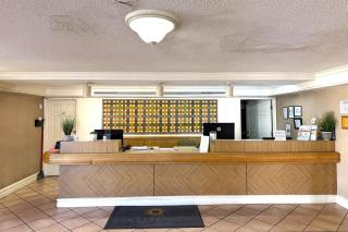 Townhouse Garden Inn & Suites San Antonio I 35 - 3