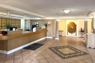 Townhouse Garden Inn & Suites San Antonio I 35 - 6
