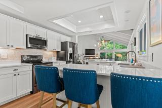 Barefoot Bungalow - 8