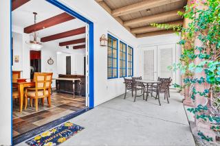 LV223 Pet Friendly 2BD Lock-Off with Private Patio - 0