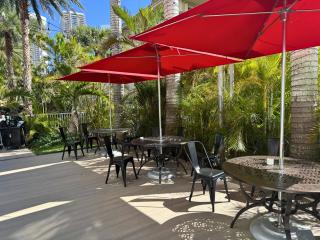 Stylish Beachside 1BR Apartment with Pool & Ocean Access at Hallandale Beach - 5