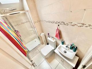 Northampton Oasis Retreat - 4 Bedroom House - 9