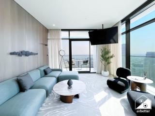 Luxurious 3BR Canal View Apartment l Pool & Gym - 6
