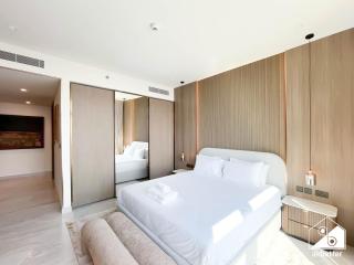 Luxurious 3BR Canal View Apartment l Pool & Gym - 4