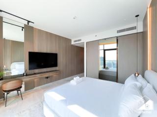 Luxurious 3BR Canal View Apartment l Pool & Gym - 3