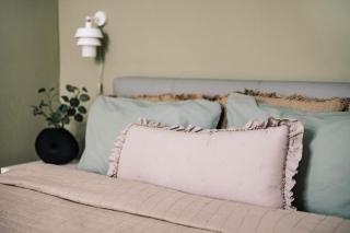 Deluxe Hillside Apartment Near City Center - 7