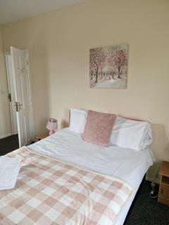 Elegant 5 bedroom - Free Parking - Fast WiFi - Contractor Friendly - 3