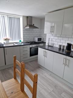 Elegant 5 bedroom - Free Parking - Fast WiFi - Contractor Friendly - 6