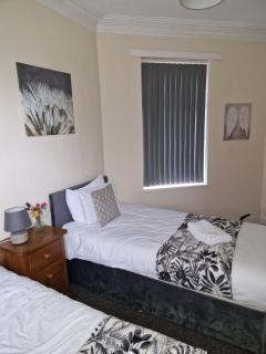 Elegant 5 bedroom - Free Parking - Fast WiFi - Contractor Friendly - 8