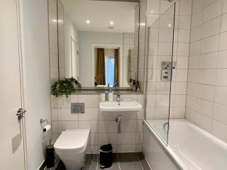 Pass the Keys Stylish Central Manchester townhouse with parking - 4