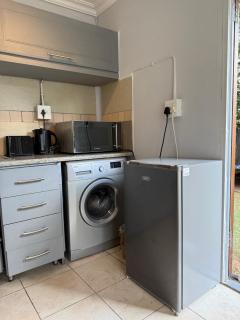 Cozy Garden Cottage - 2