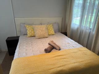 Cozy Garden Cottage - 3