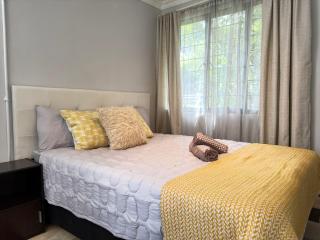 Cozy Garden Cottage - 4