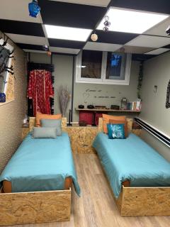 Logement 4 personnes avec cuisine équipée et parking clos - 9