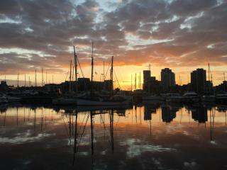 Modern 1 Bed Ipswich Waterfront Apartment Free Parking - Long Term Stays Available - 1