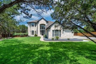 6BR Austin Retreat w Pool Hot Tub & Game Room - 3