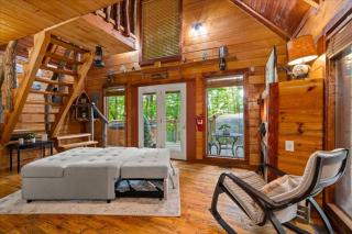 Hot Tub & WiFi - Romantic Hideaway - 7