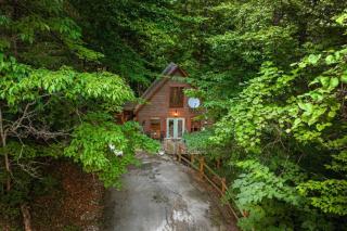 Hot Tub & WiFi - Romantic Hideaway - 1