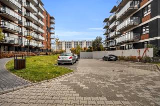 61m2 Włochy Apt - Parking, Gym, Balcony, Workspace - by Rentujemy - 2
