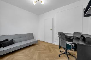 61m2 Włochy Apt - Parking, Gym, Balcony, Workspace - by Rentujemy - 1