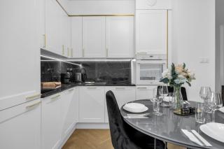 61m2 Włochy Apt - Parking, Gym, Balcony, Workspace - by Rentujemy - 8