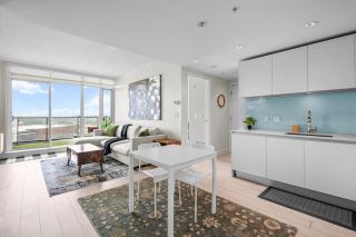 Downtown Calgary Modern 1BR with Pullout couch - 3